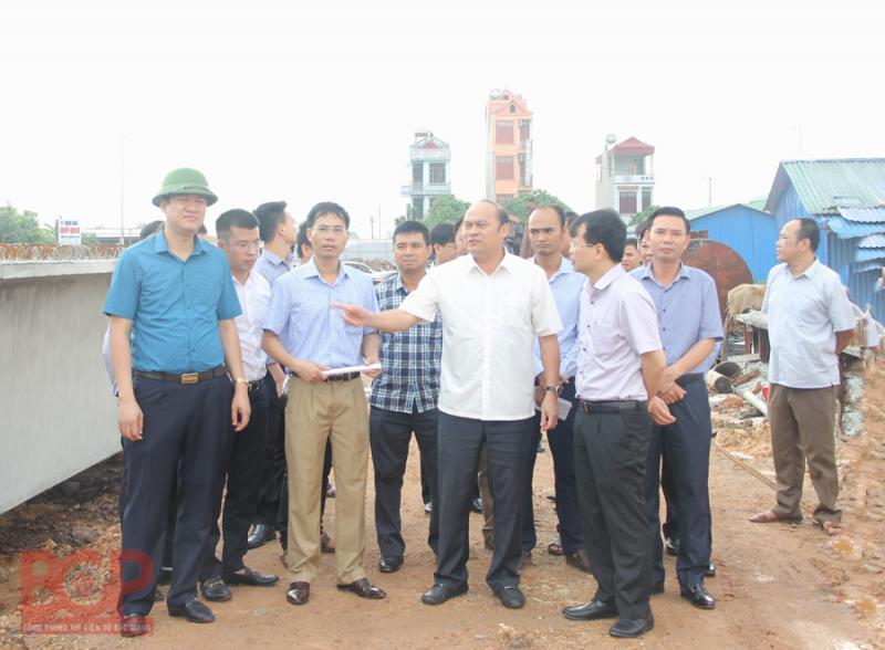 Khẩn trương giải quyết vướng mắc, bảo đảm tiến độ Dự án đường Vành đai IV