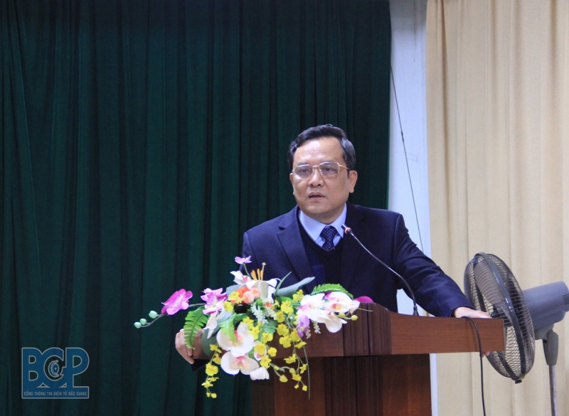 Hoàn thiện hệ thống văn bản và nâng cao chất lượng nguồn nhân lực cho chuyển đổi số