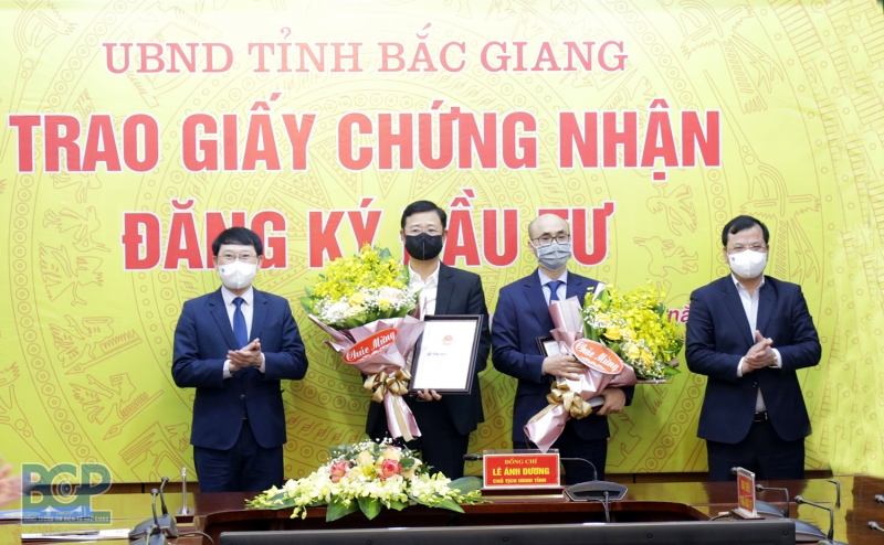 Bắc Giang: Trao Giấy chứng nhận đăng ký đầu tư cho 02 dự án xây dựng và kinh doanh hạ tầng khu công nghiệp