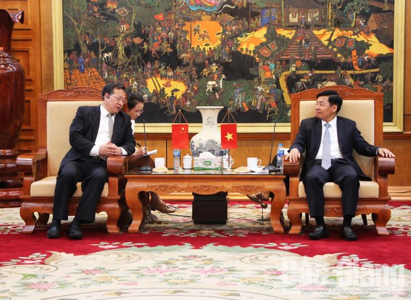 Phó Chủ tịch UBND tỉnh Dương Văn Thái làm việc với Đoàn công tác Đại sứ quán Trung Quốc tại Việt Nam