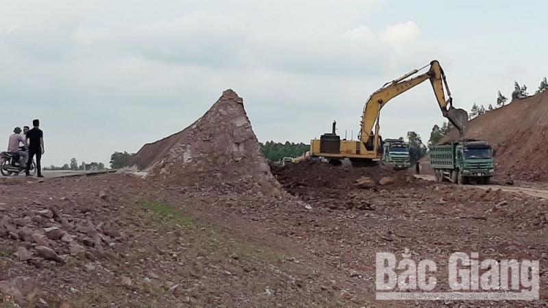 Đối tượng khai thác đất trái phép tại huyện Lạng Giang bị phạt 7,5 triệu đồng