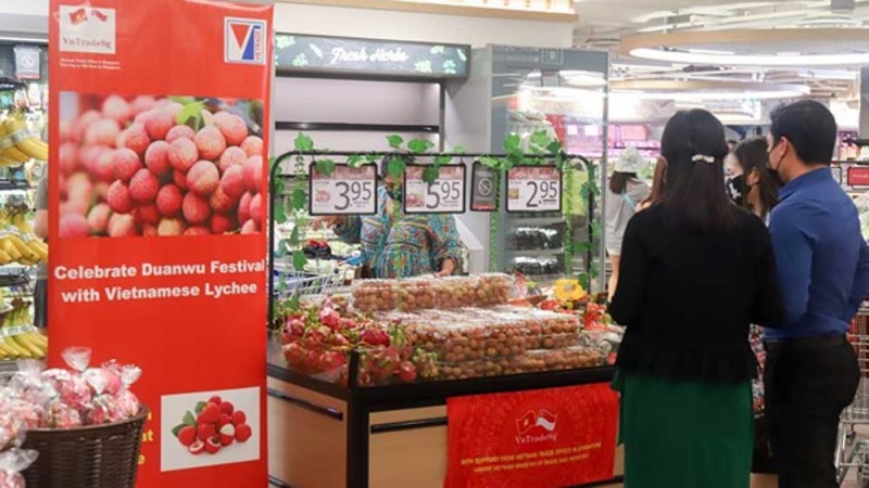 Vải đóng hộp “Made in Vietnam” lần đầu tiên lên kệ hệ thống siêu thị châu Á lớn nhất Pháp
