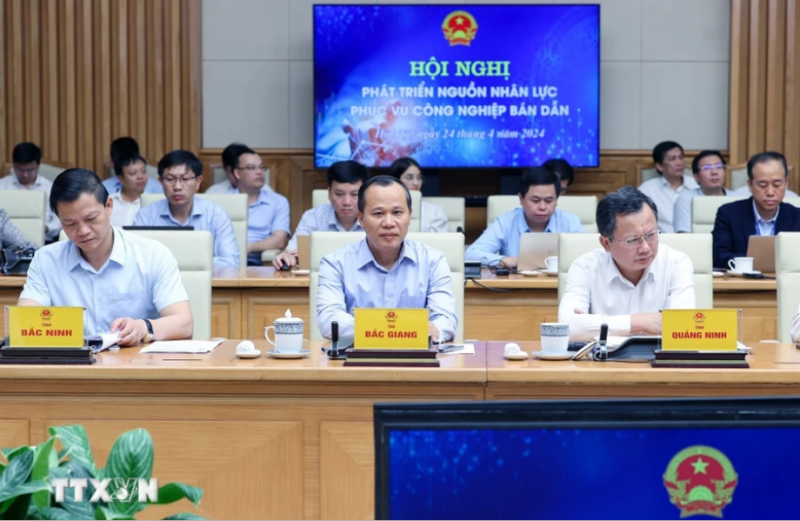 Phó Chủ tịch Thường trực UBND tỉnh Mai Sơn dự hội nghị phát triển nguồn nhân lực phục vụ công nghiệp bán dẫn