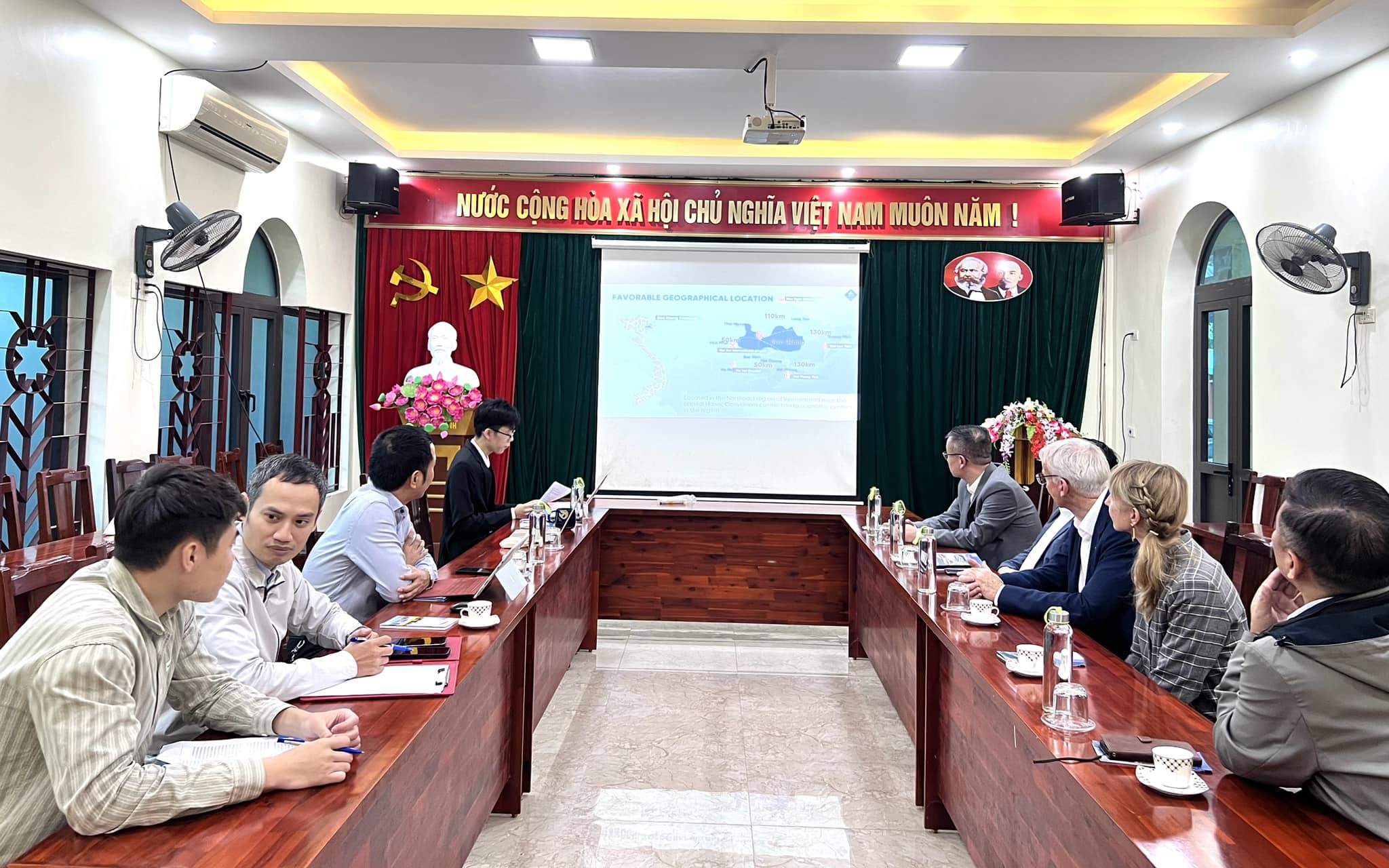 Tiếp và làm việc với Đoàn công tác Công ty Cổ phần Tư vấn và Đầu tư Phát triển quốc tế (Intercom-IDC) và Tập đoàn Qtec Kunststofftechnik GmbH